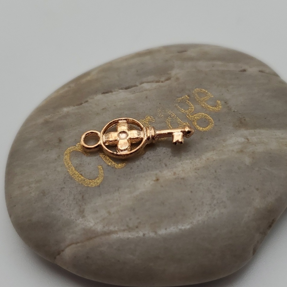 Compass key charm‎ - Picture 2 of 2